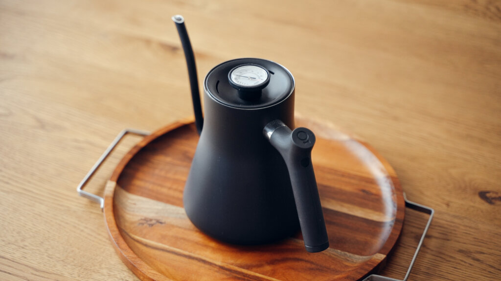 軽い持ち心地、だけど大容量。FELLOW のコーヒーポット『Stagg Pour-Over Kettle』レビュー ORIFFEE オリフィー