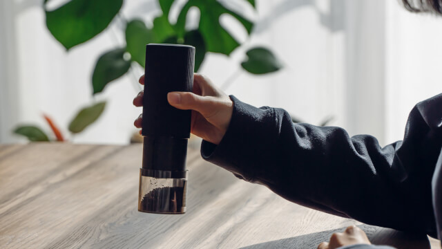 miiCoffee PT1 ポータブルコーヒーグラインダーとタムパーとマット Amazon | MiiCoffee PT1 ポータブル電動バーコーヒー